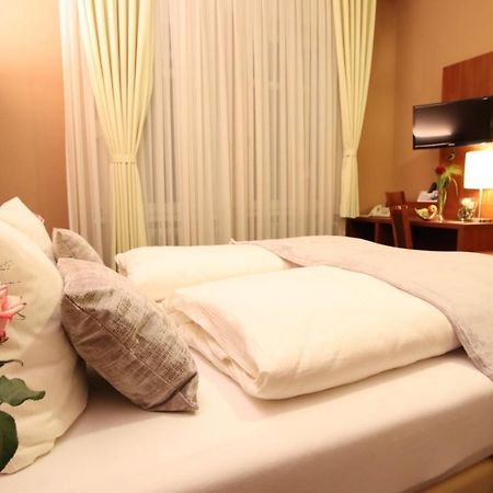 Hotel Wahlster Saarbrücken Esterno foto