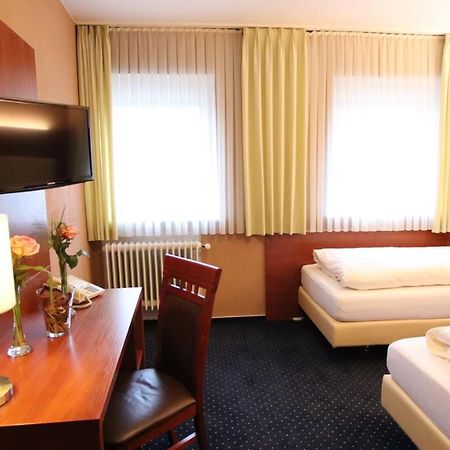 Hotel Wahlster Saarbrücken Esterno foto