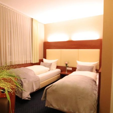 Hotel Wahlster Saarbrücken Esterno foto