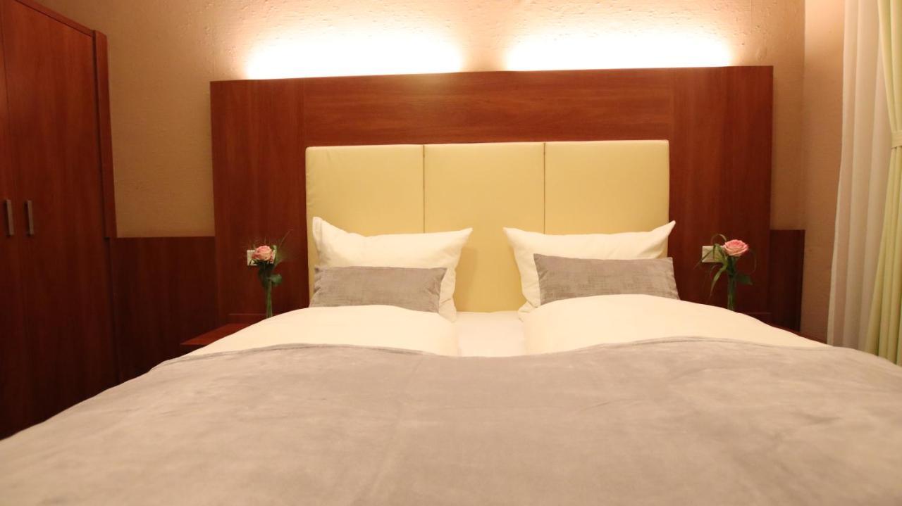 Hotel Wahlster Saarbrücken Esterno foto