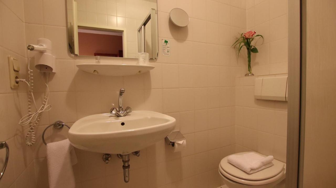 Hotel Wahlster Saarbrücken Esterno foto