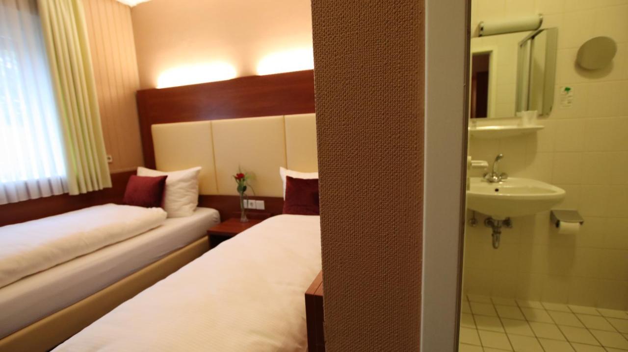 Hotel Wahlster Saarbrücken Esterno foto