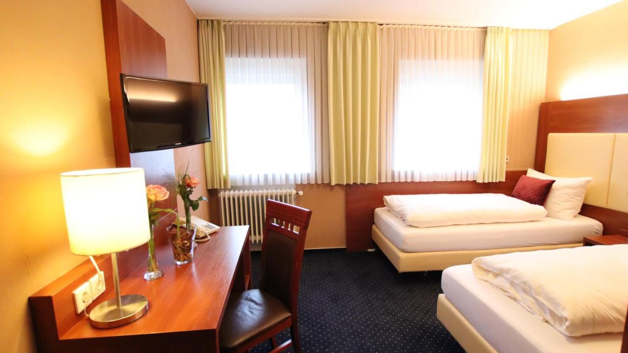 Hotel Wahlster Saarbrücken Esterno foto