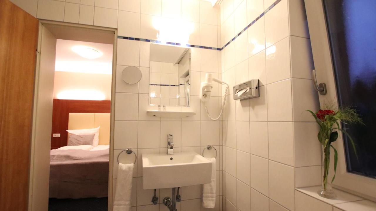 Hotel Wahlster Saarbrücken Esterno foto