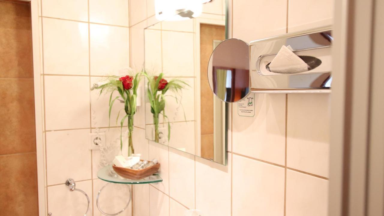 Hotel Wahlster Saarbrücken Esterno foto