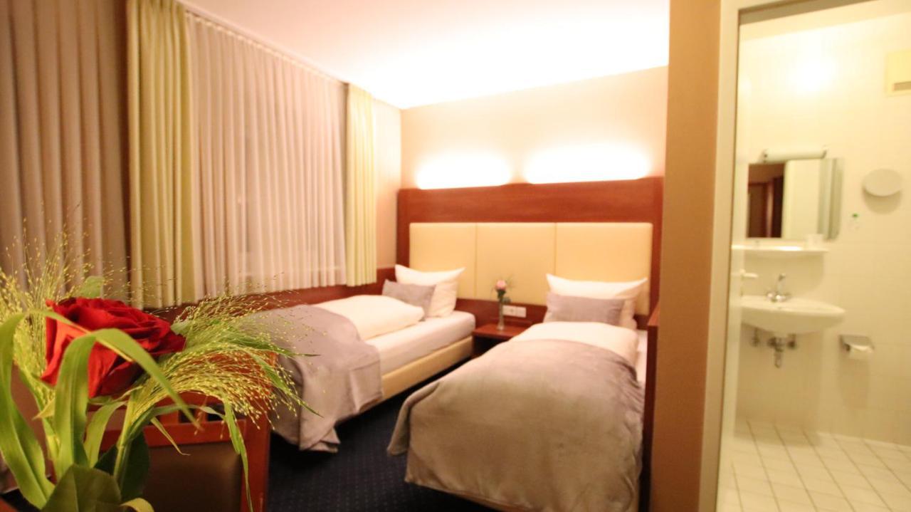Hotel Wahlster Saarbrücken Esterno foto