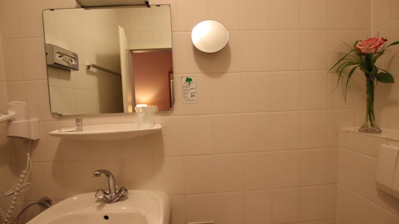 Hotel Wahlster Saarbrücken Esterno foto