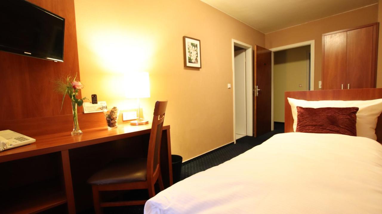 Hotel Wahlster Saarbrücken Esterno foto