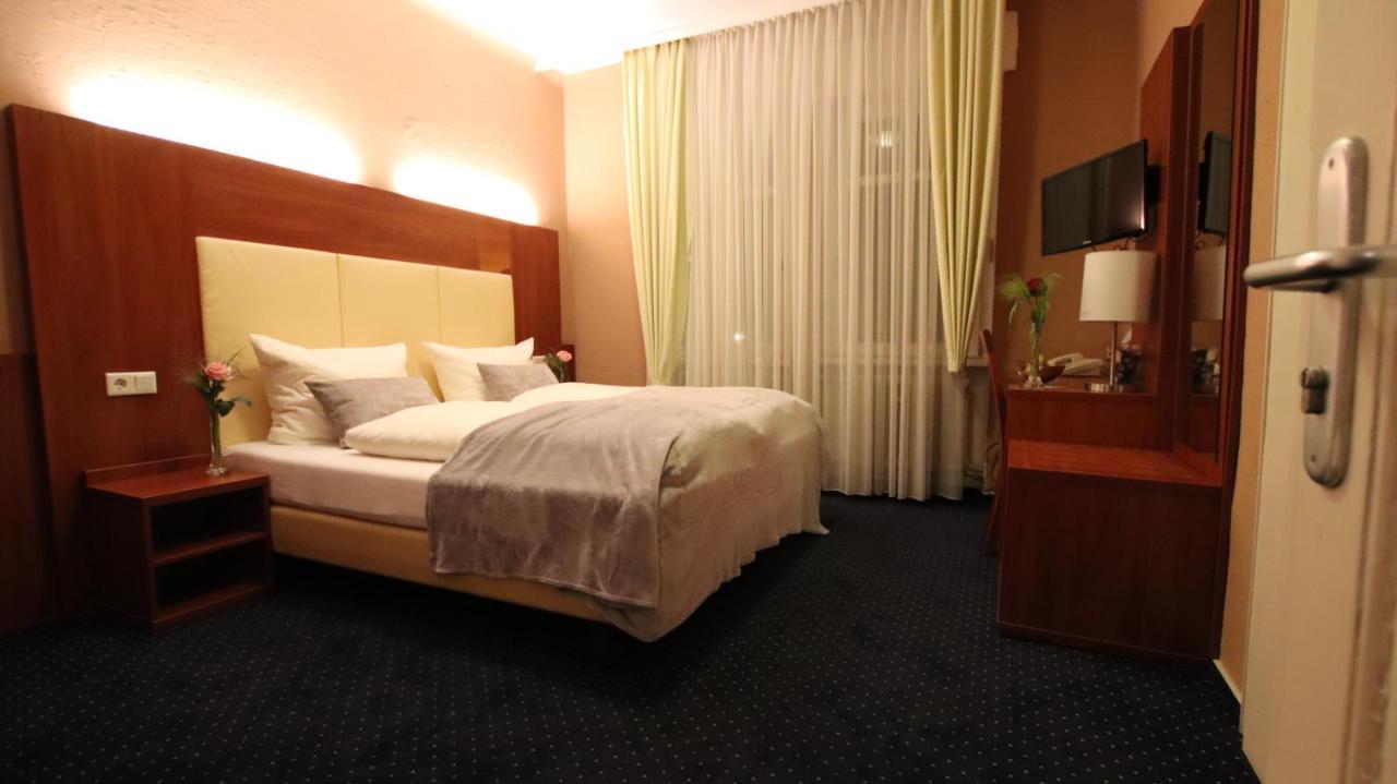 Hotel Wahlster Saarbrücken Esterno foto