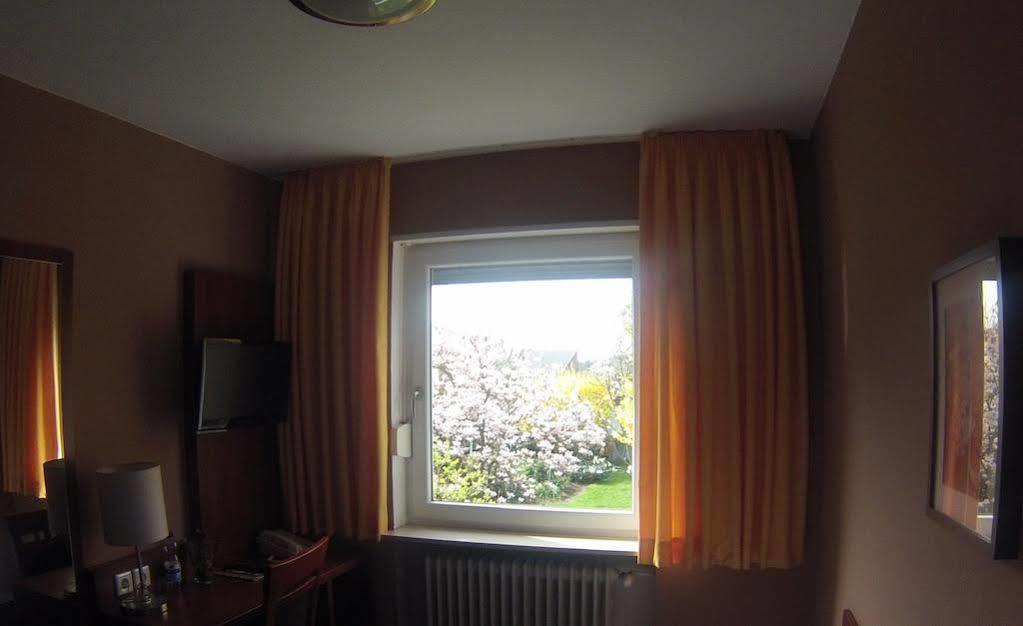Hotel Wahlster Saarbrücken Esterno foto